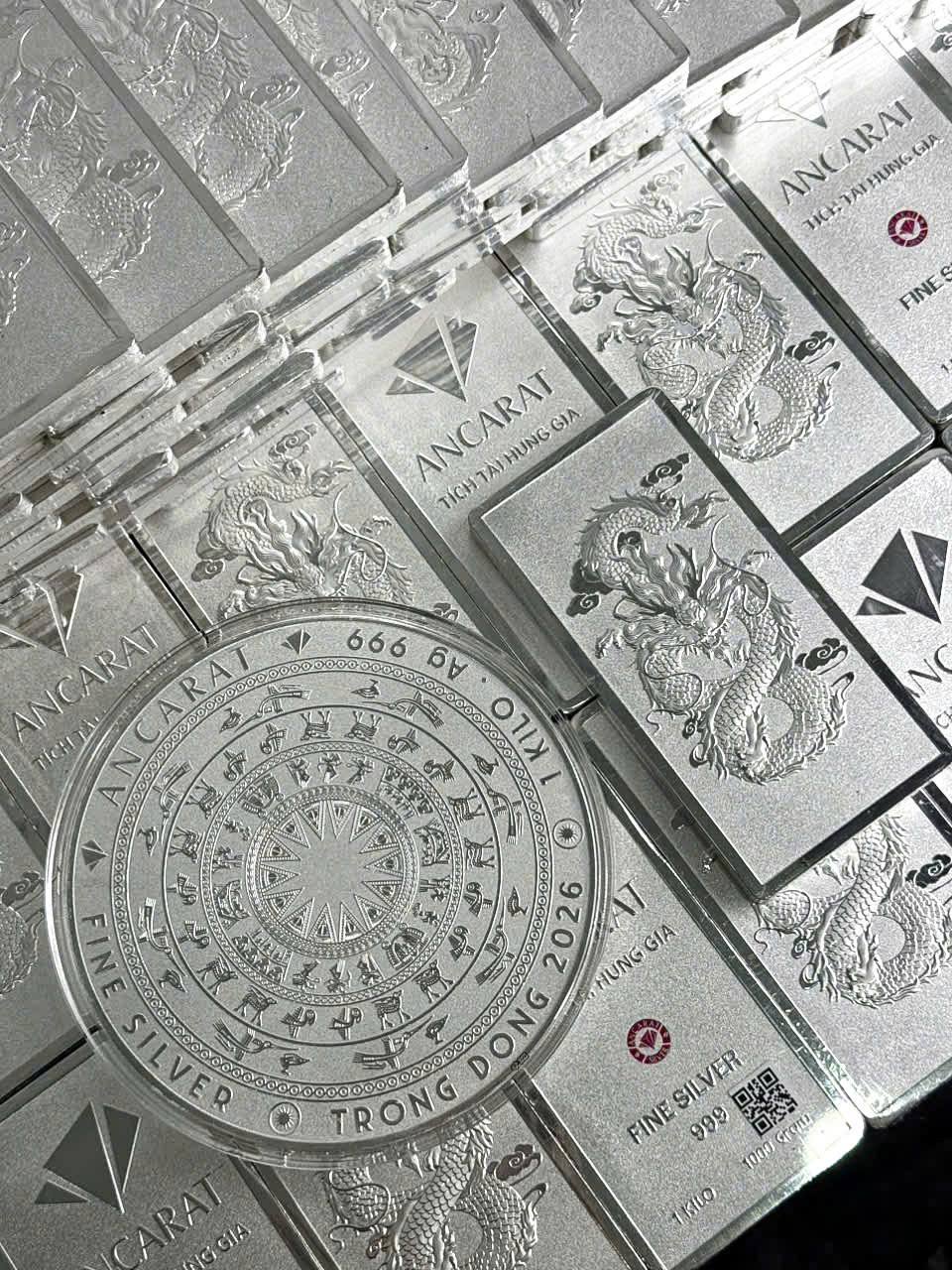 Giá vàng bạc bất ngờ quay đầu giảm mạnh - Ảnh 2.