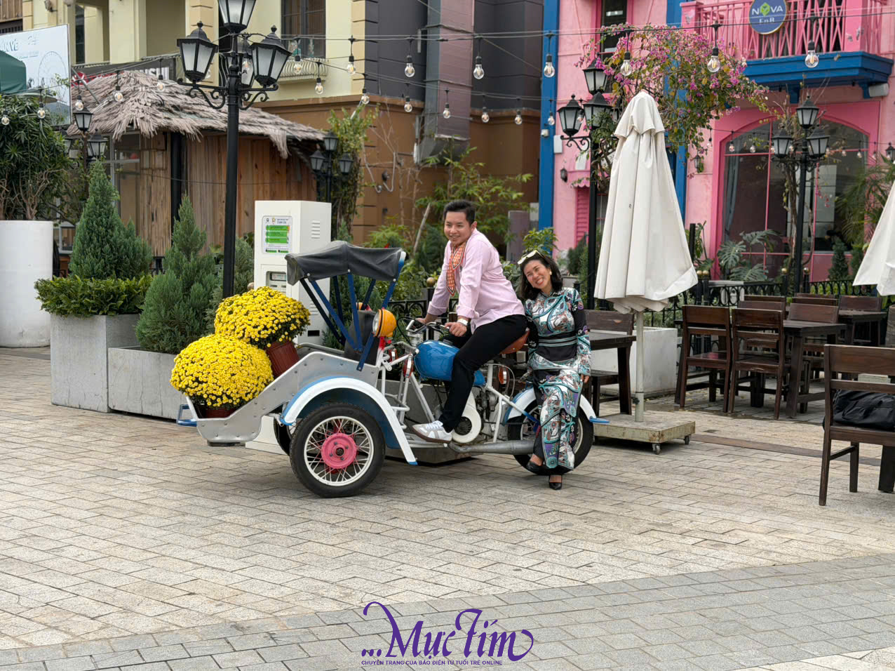 Chụp ảnh Tết phong cách hoài niệm cùng dàn xe cổ - Ảnh 2.