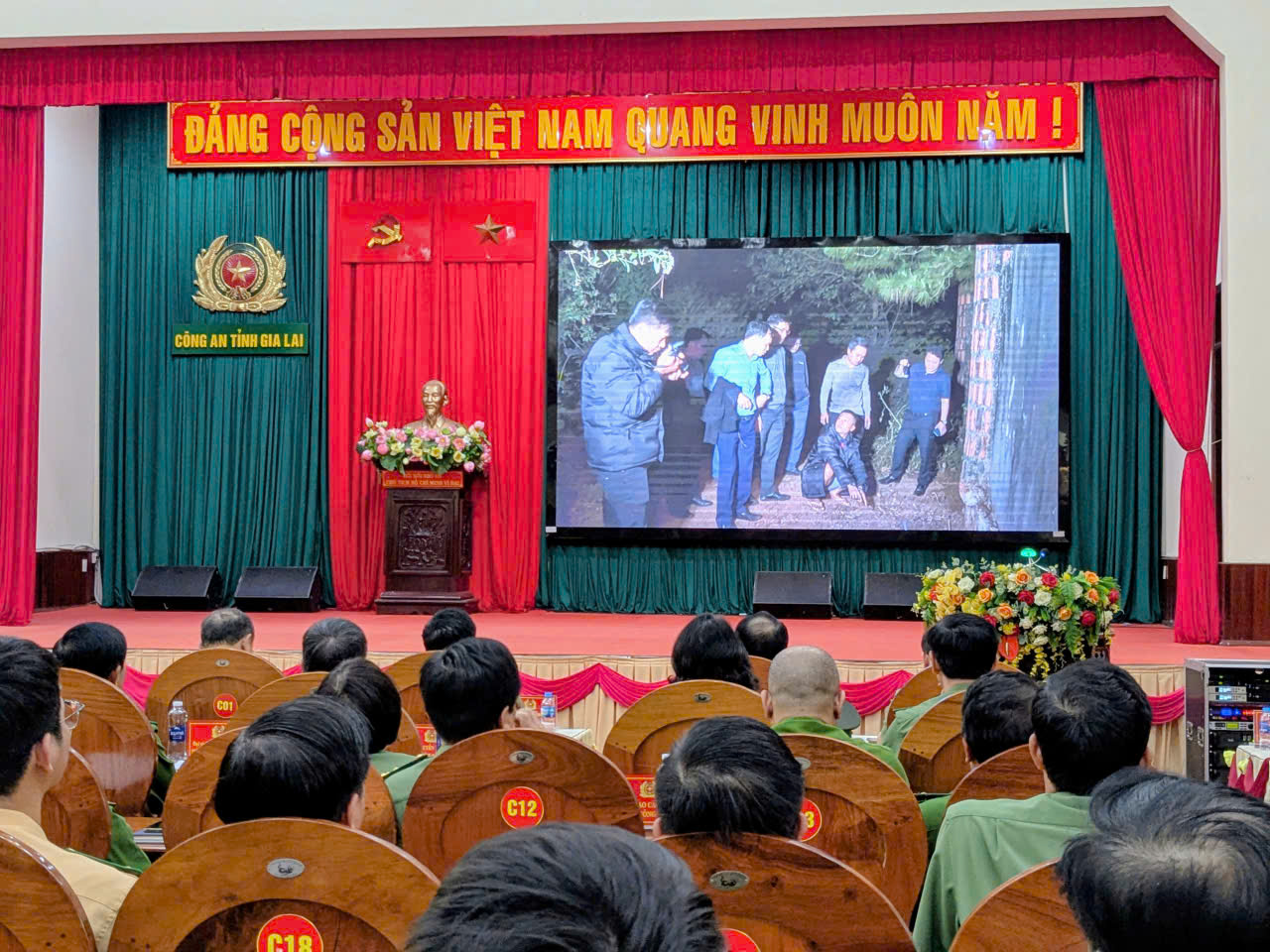 cướp ngân hàng - Ảnh 2.