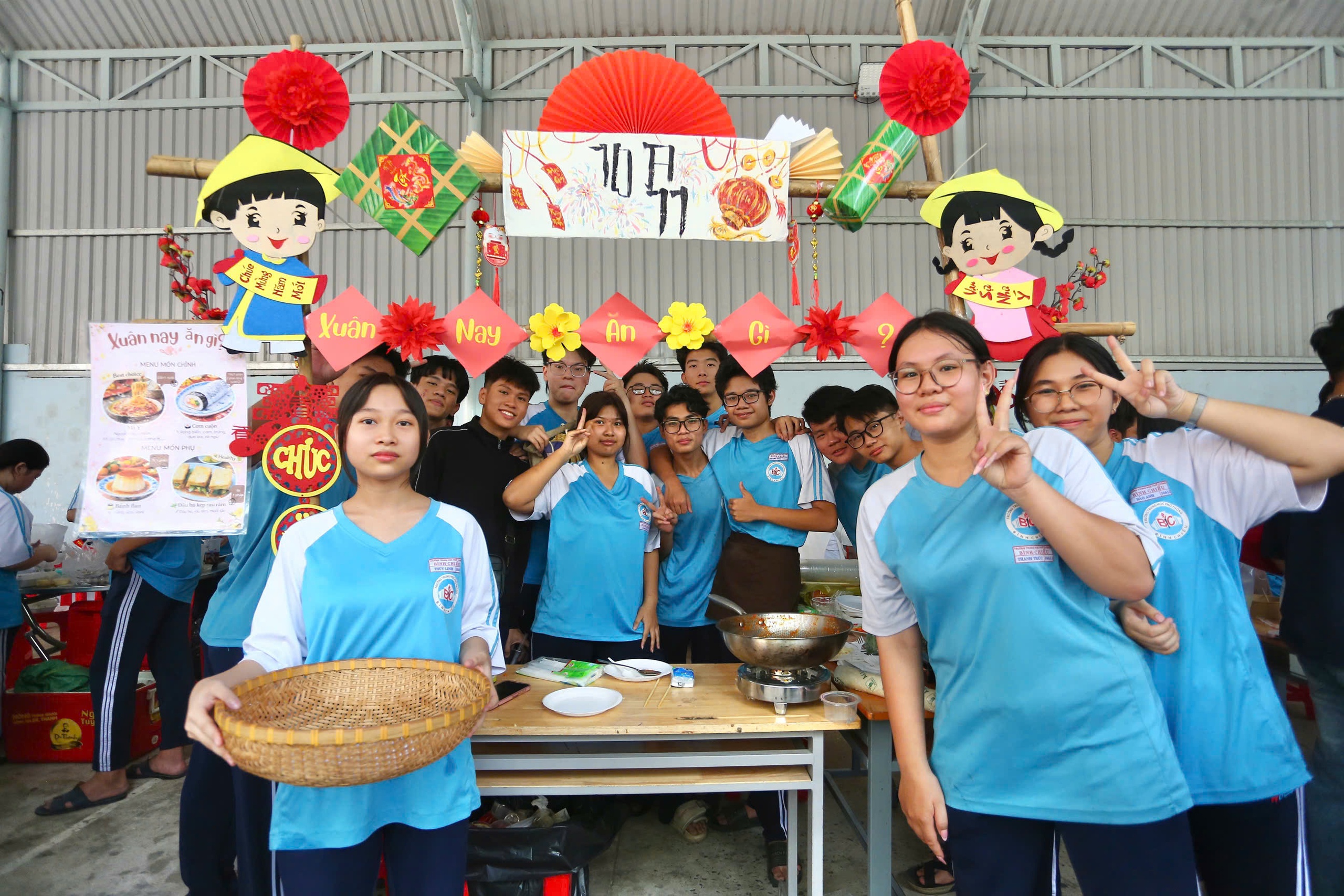 Rộn ràng Hội xuân Bính Ngọ 2026 tại Trường THPT Bình Chiểu - Ảnh 1.