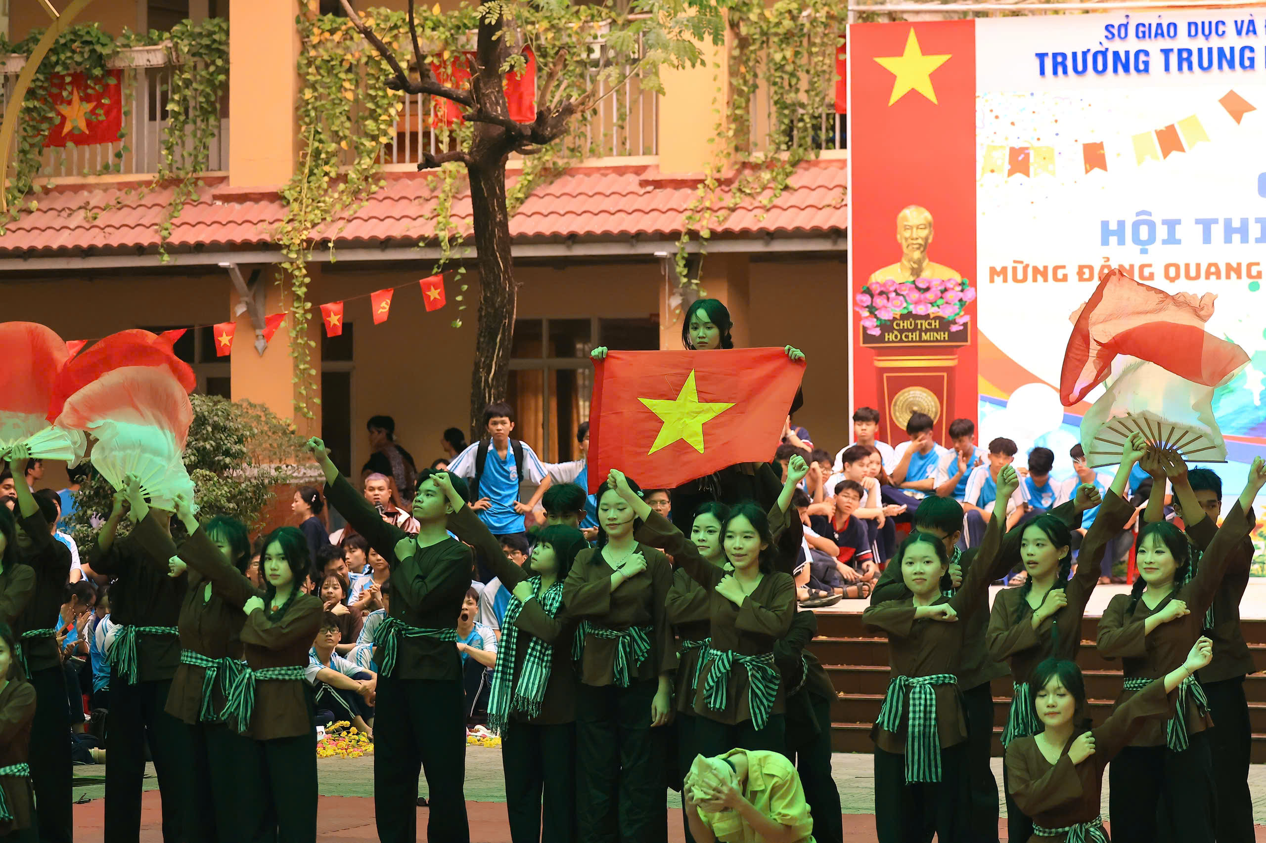 Rộn ràng Hội xuân Bính Ngọ 2026 tại Trường THPT Bình Chiểu - Ảnh 11.