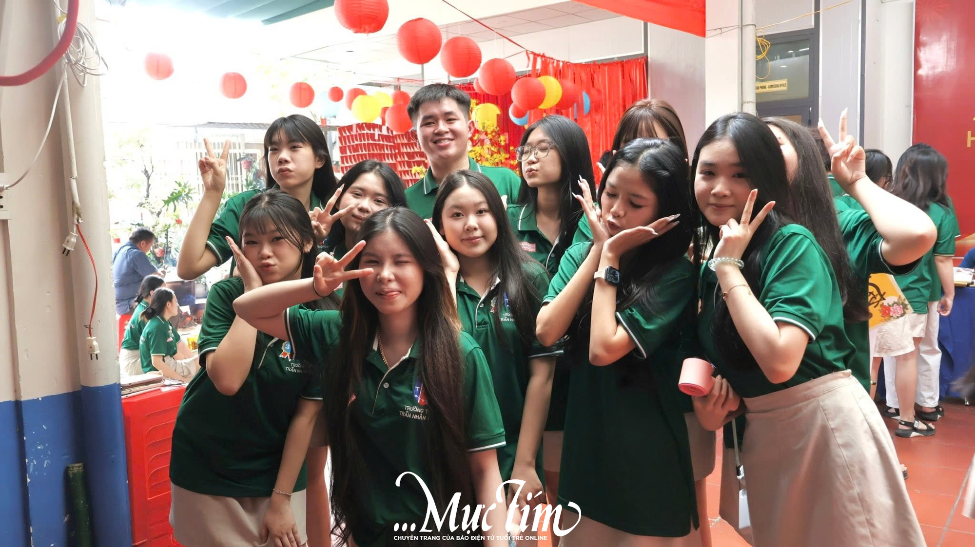 Thưởng thức hương vị ba miền trong sân trường THPT Trần Nhân Tông - Ảnh 1.