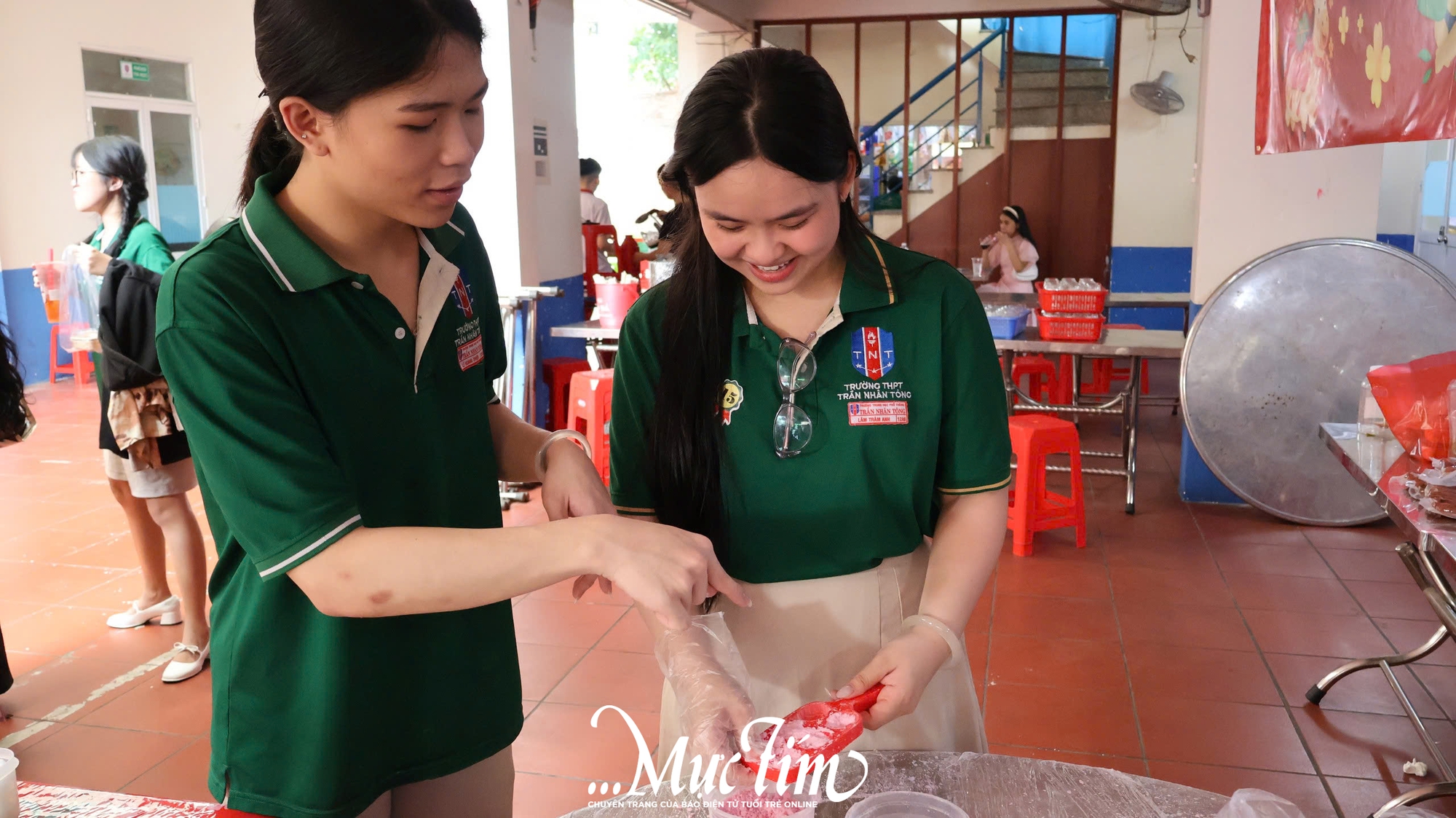 Thưởng thức hương vị ba miền trong sân trường THPT Trần Nhân Tông - Ảnh 8.