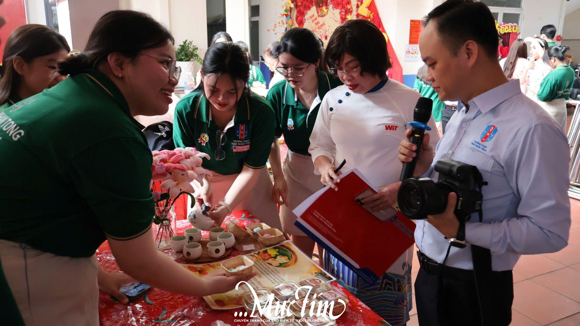 Thưởng thức hương vị ba miền trong sân trường THPT Trần Nhân Tông - Ảnh 10.