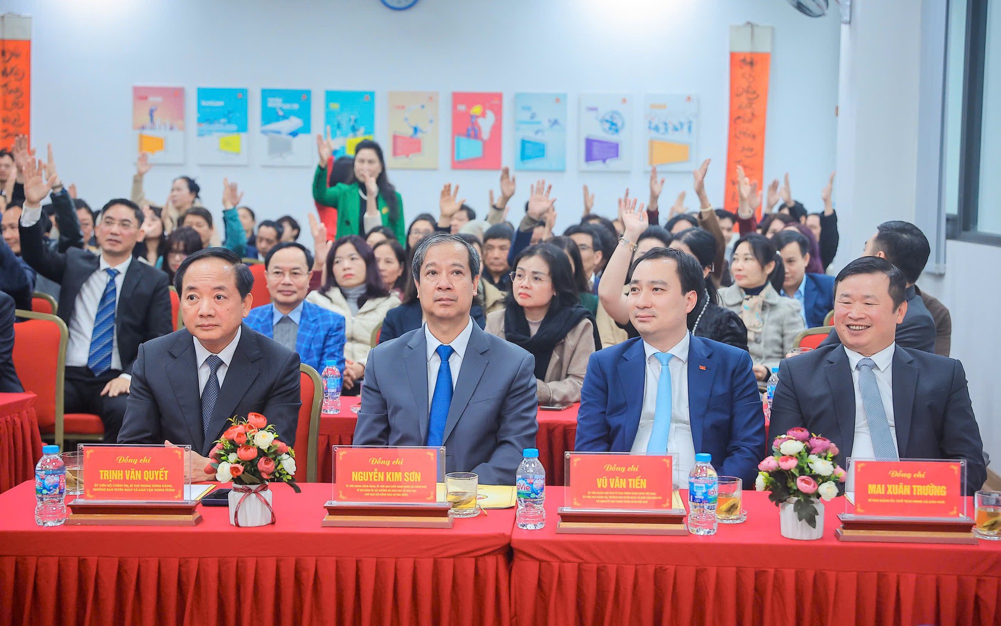 Cử Tri Biểu Quyết Tuyệt Đối Tín Nhiệm Ứng Cử Đại Biểu Quốc Hội Và HĐND Các Cấp