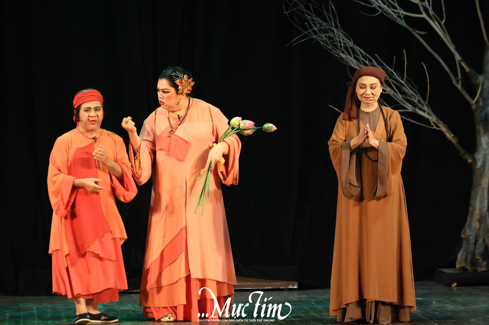 Xem kịch cảm tác, học sinh Trường THPT Lê Trọng Tấn có thêm góc nhìn về Truyện Kiều- Ảnh 7.