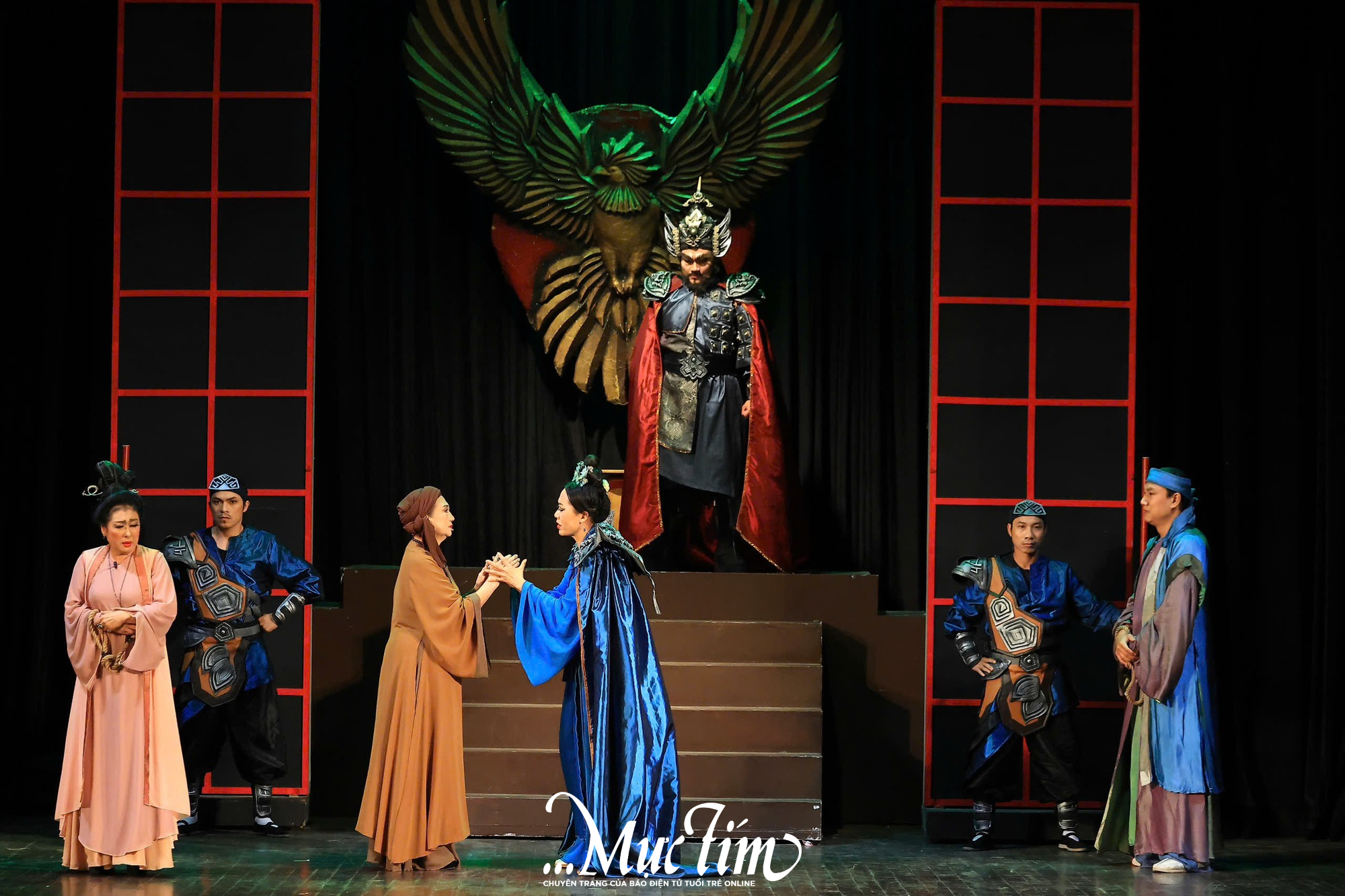 Xem kịch cảm tác, học sinh Trường THPT Lê Trọng Tấn có thêm góc nhìn về Truyện Kiều- Ảnh 2.