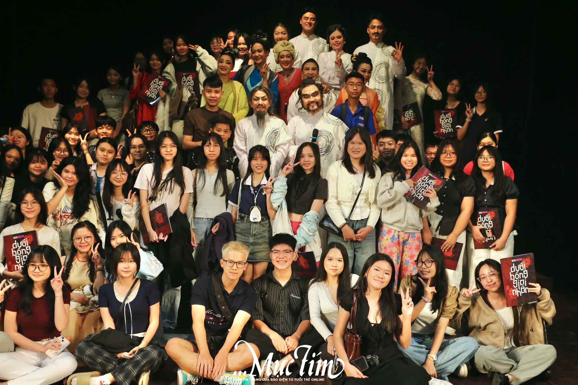 Xem kịch cảm tác, học sinh Trường THPT Lê Trọng Tấn có thêm góc nhìn về Truyện Kiều- Ảnh 9.