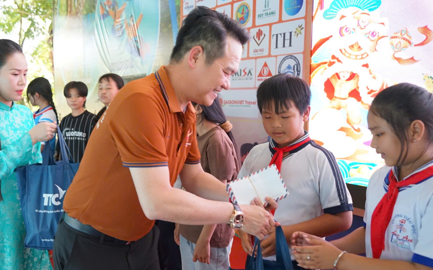 Chương trình 'Trao xuân yêu thương 2026' hỗ trợ 3.000 trẻ em khó khăn tại TP.HCM