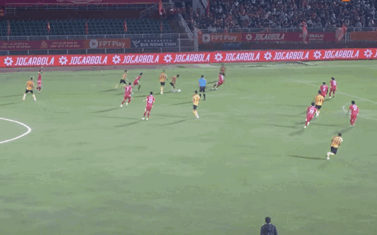 Tiền đạo Việt kiều Lào Damoth lập hai siêu phẩm, giúp Đông Á Thanh Hóa thắng CLB Công An TP.HCM 2-1