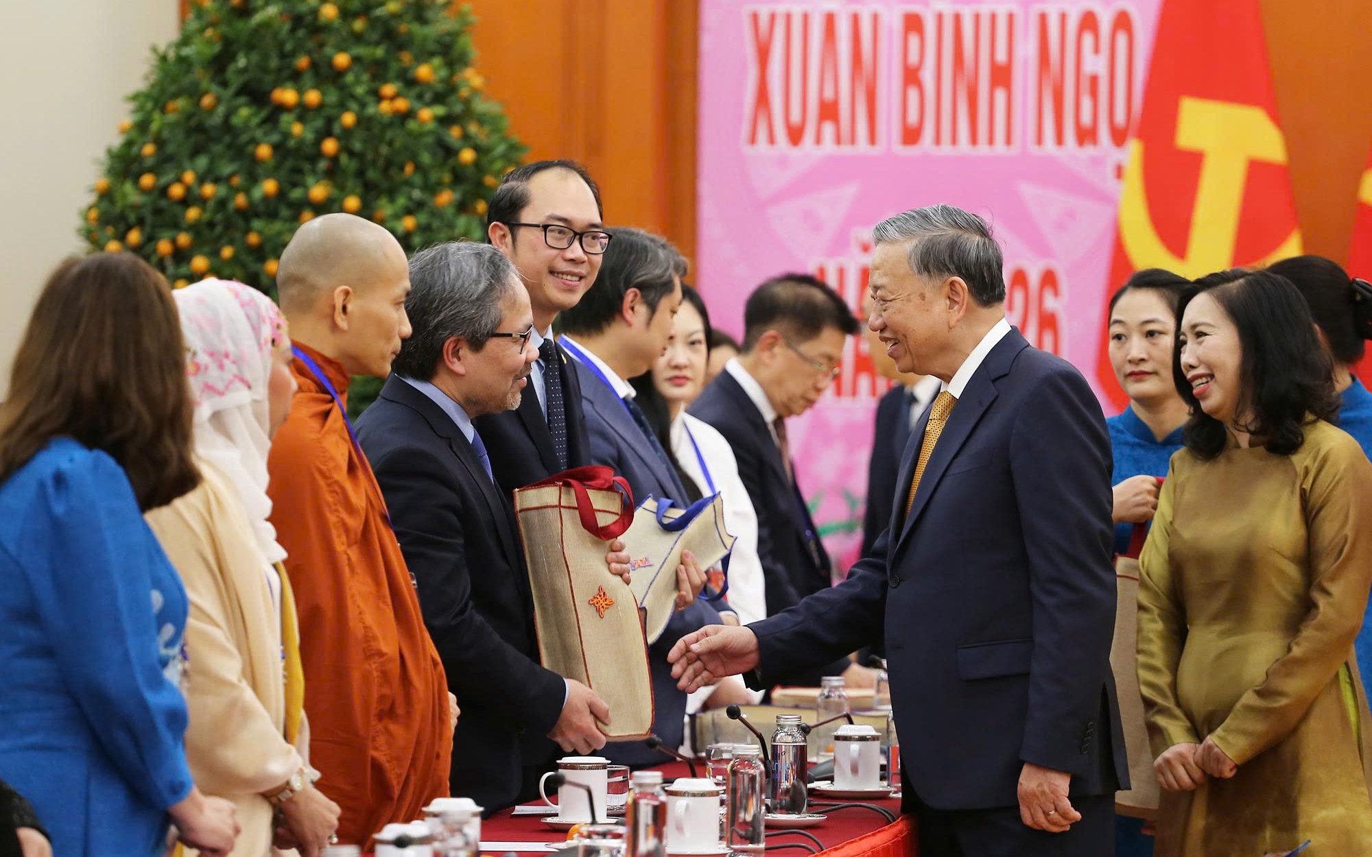 Tổng Bí thư Tô Lâm gặp gỡ kiều bào tiêu biểu nhân dịp Xuân quê hương 2026