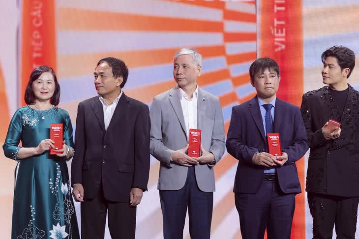 Steven Nguyễn và Mưa đỏ, Soobin, chị Vàng Thị Thông nhận giải WeChoice 2025- Ảnh 8.