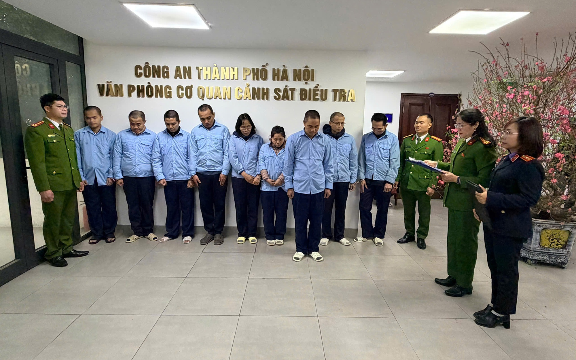 Công an Hà Nội khởi tố 9 bị can lừa đảo chiếm đoạt hơn 318 tỉ đồng từ ngân hàng