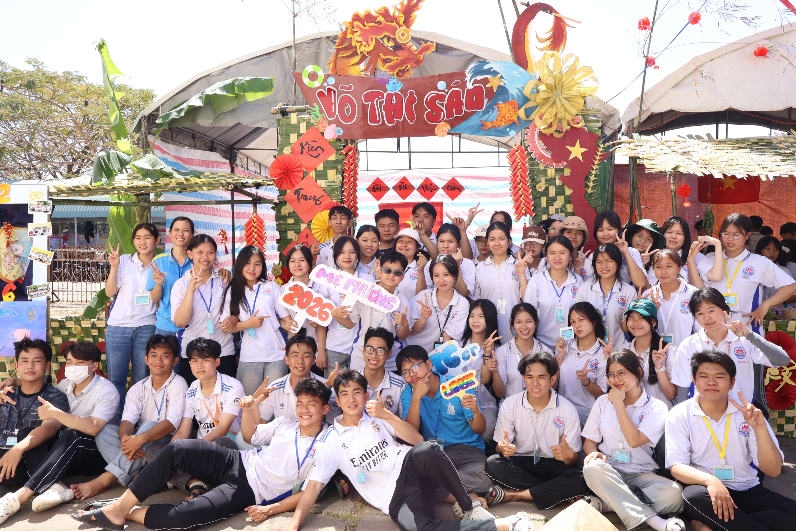 Học trò Trường THPT Phan Thanh Giản, Vĩnh Long cháy hết mình trong hội trại truyền thống- Ảnh 1.