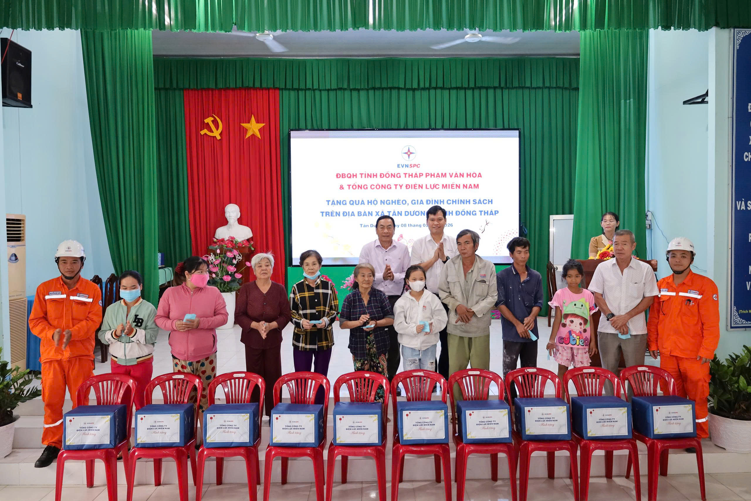 Tổng Công ty Điện lực Miền Nam Trao Quà Tết và Hỗ Trợ Xóa Nhà Tạm