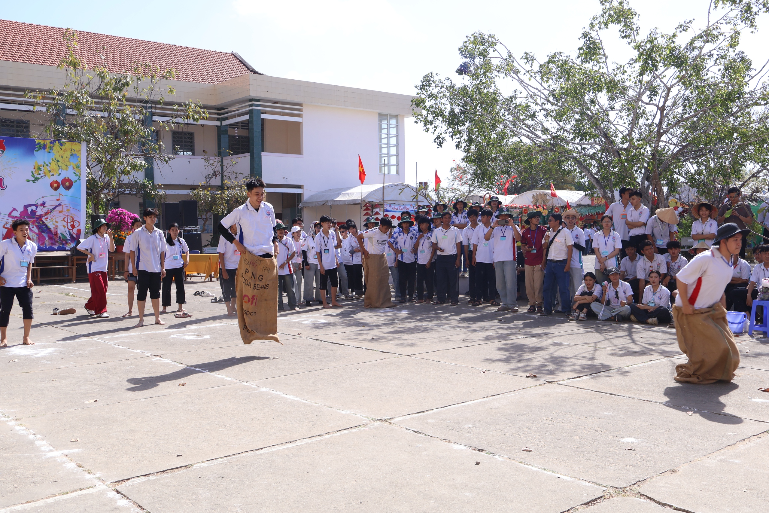 Học trò Trường THPT Phan Thanh Giản, Vĩnh Long cháy hết mình trong hội trại truyền thống- Ảnh 6.