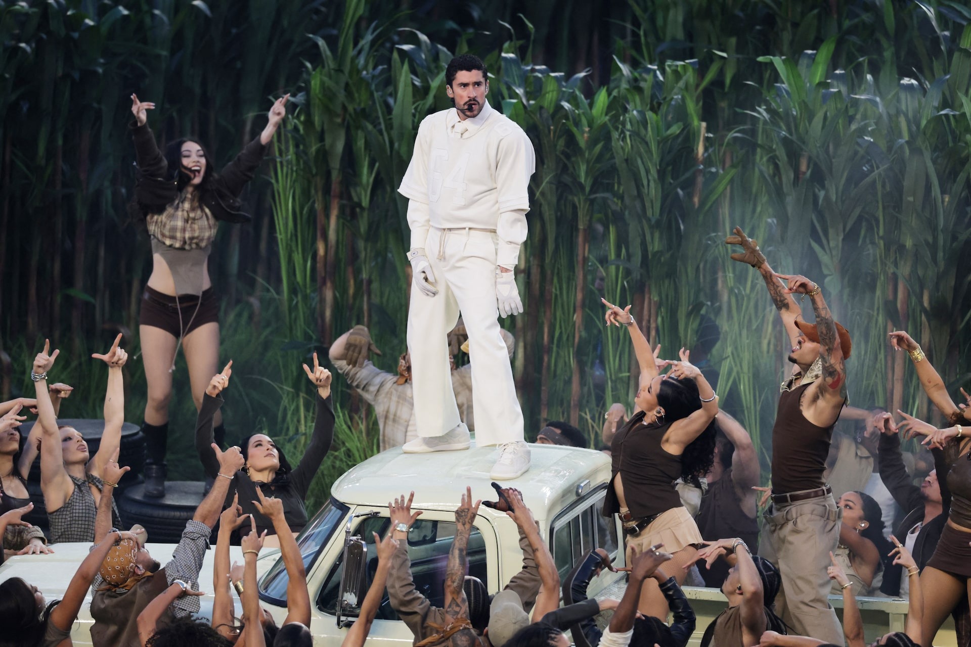 Группа Bad Bunny устроила потрясающее выступление на Суперкубке ...