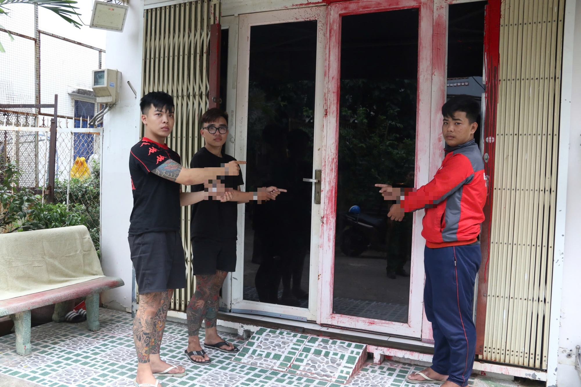 tạt sơn - Ảnh 1.