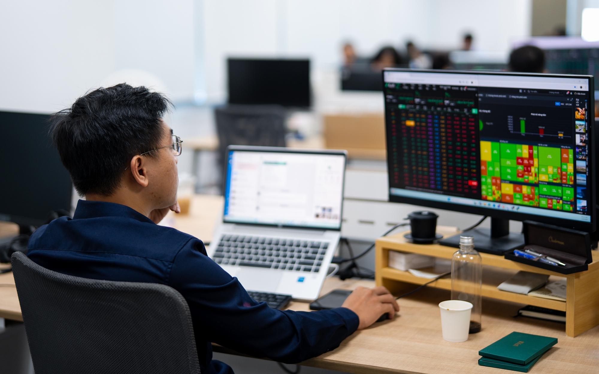 Thanh khoản sụt giảm mạnh, VN-Index chững lại trước thềm Tết Nguyên đán