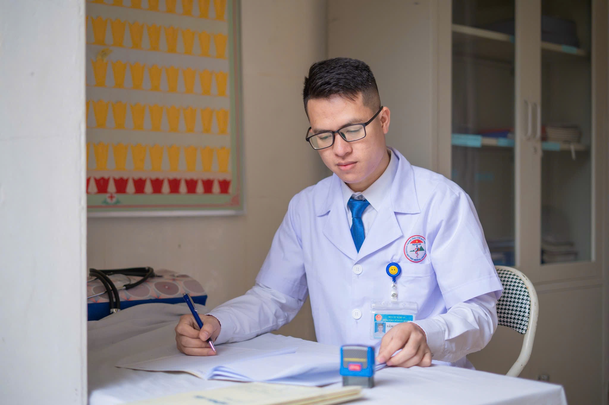 Bác sĩ trẻ vùng cao bị suy thận giai đoạn cuối được ‘hồi sinh’ từ người lạ - Ảnh 1.