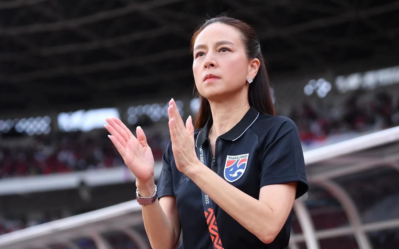 Madam Pang Vật Lộn Với Món Nợ Khổng Lồ Của Bóng Đá Thái Lan