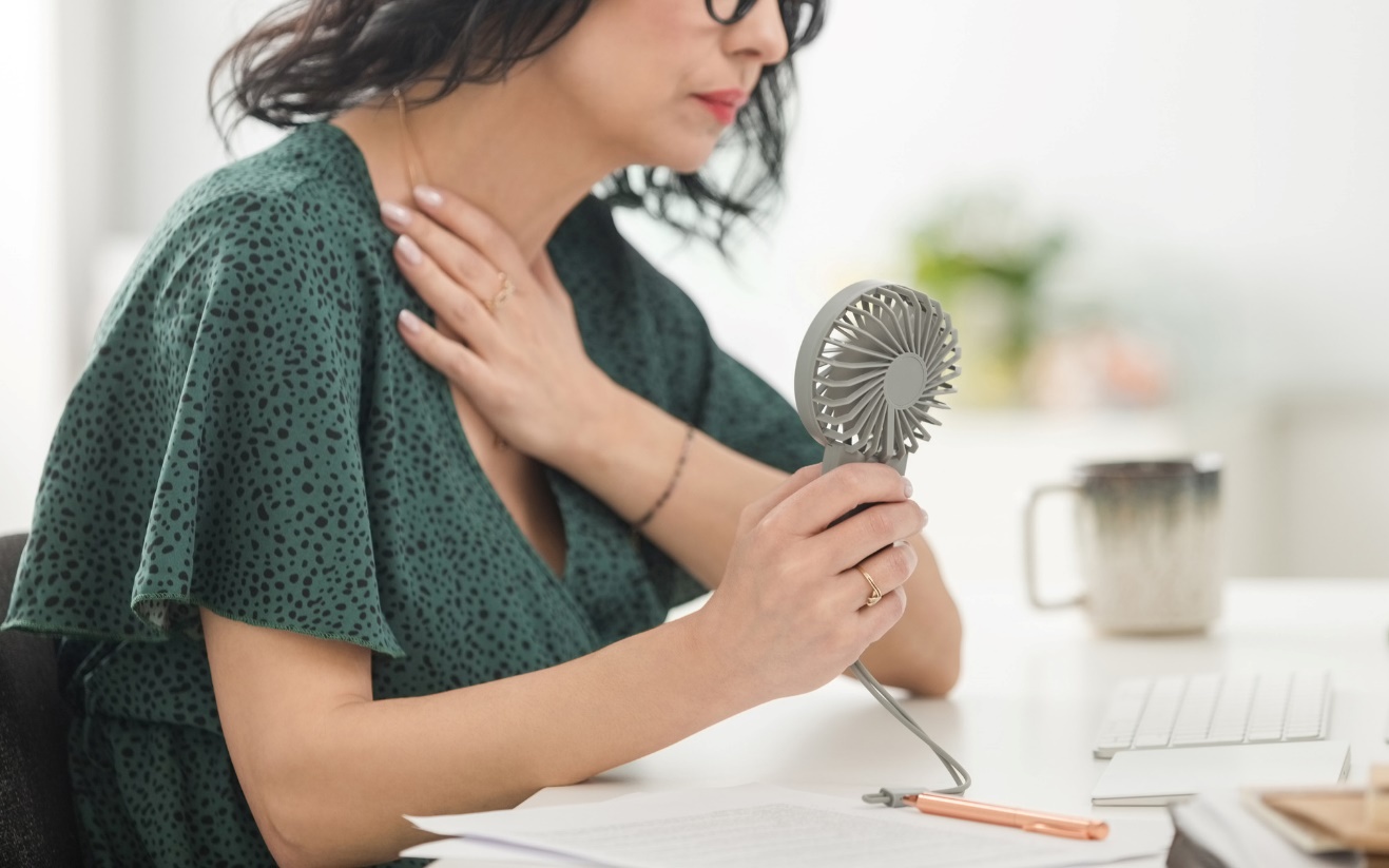 Nghiên cứu Cambridge: Mãn kinh làm thay đổi cấu trúc não và tăng nguy cơ sức khỏe tâm thần