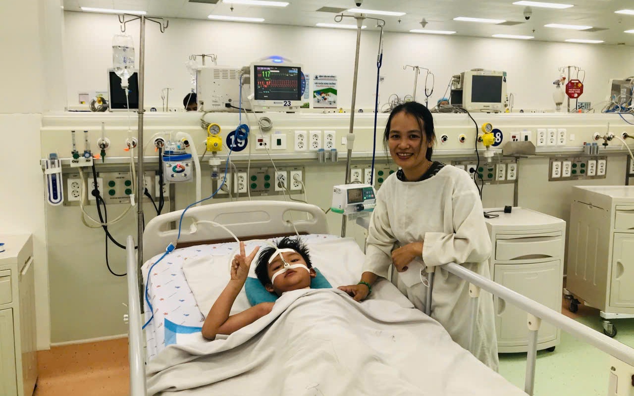 Bé trai 7 tuổi ngưng tim được cứu sống ngoạn mục tại Bệnh viện Nhi đồng 1