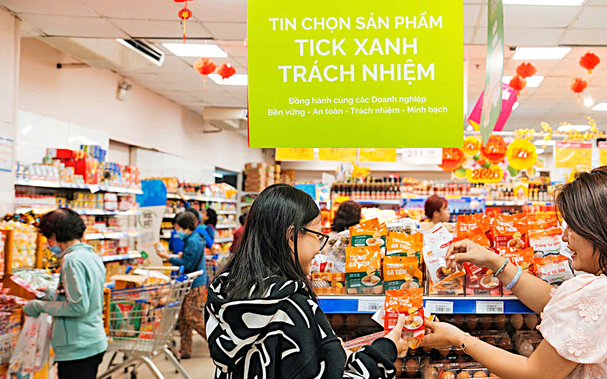 Người tiêu dùng TP.HCM ưa chuộng sản phẩm Tick xanh trách nhiệm dịp Tết