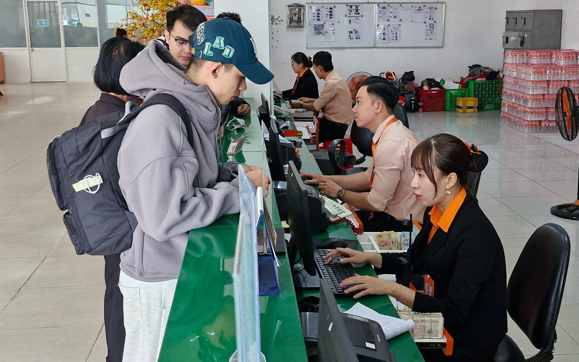 Doanh nghiệp vận tải tăng giá vé xe Tết lên đến 40% tại Cần Thơ và Sóc Trăng