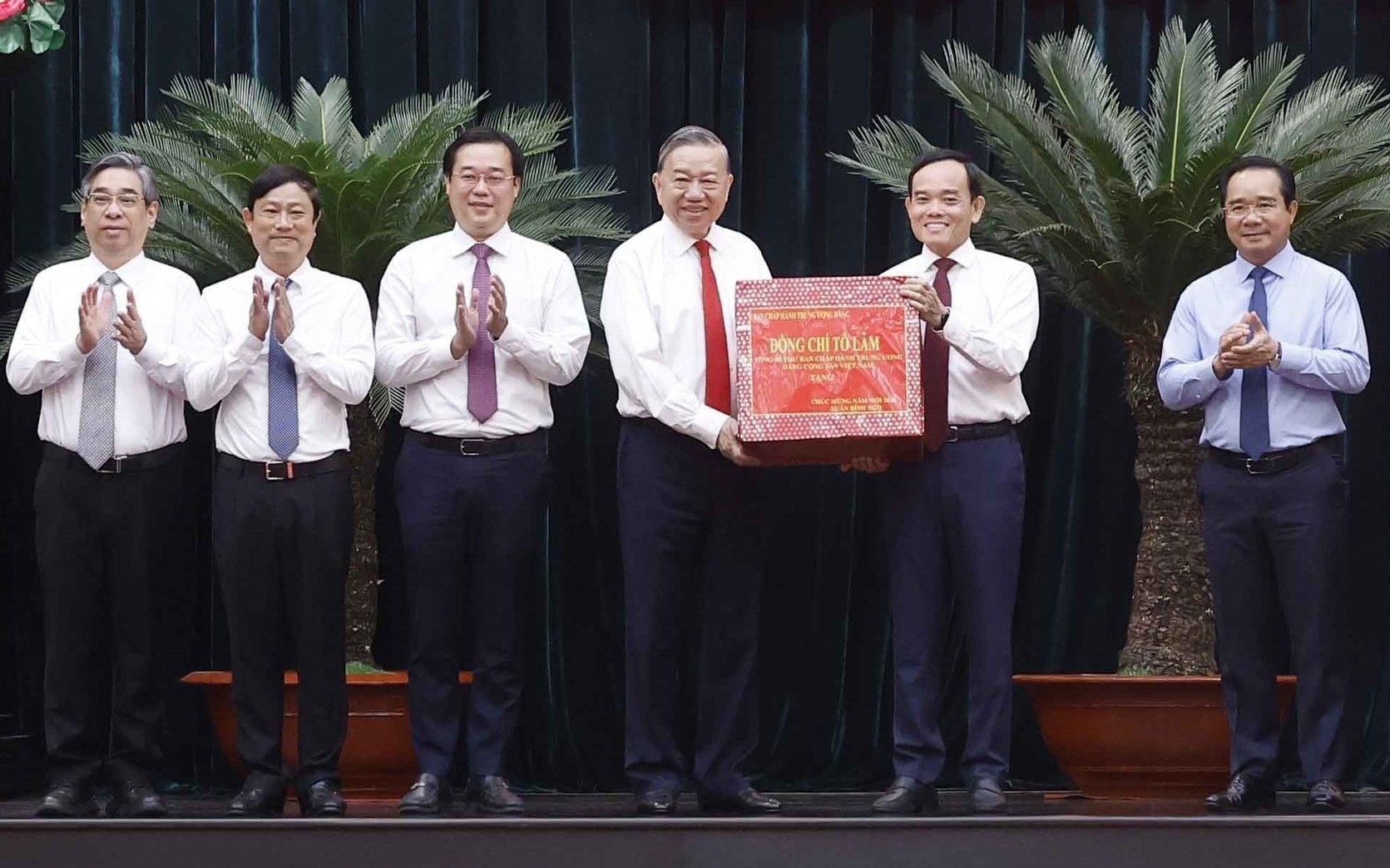 Tổng Bí thư Tô Lâm thăm, chúc Tết Đảng bộ TP.HCM và nhấn mạnh vai trò đầu tàu