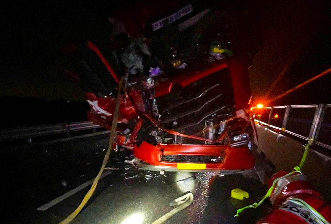 4 ô tô bị tai nạn trên cao tốc Bắc - Nam, 2 người bị thương - Ảnh 1.