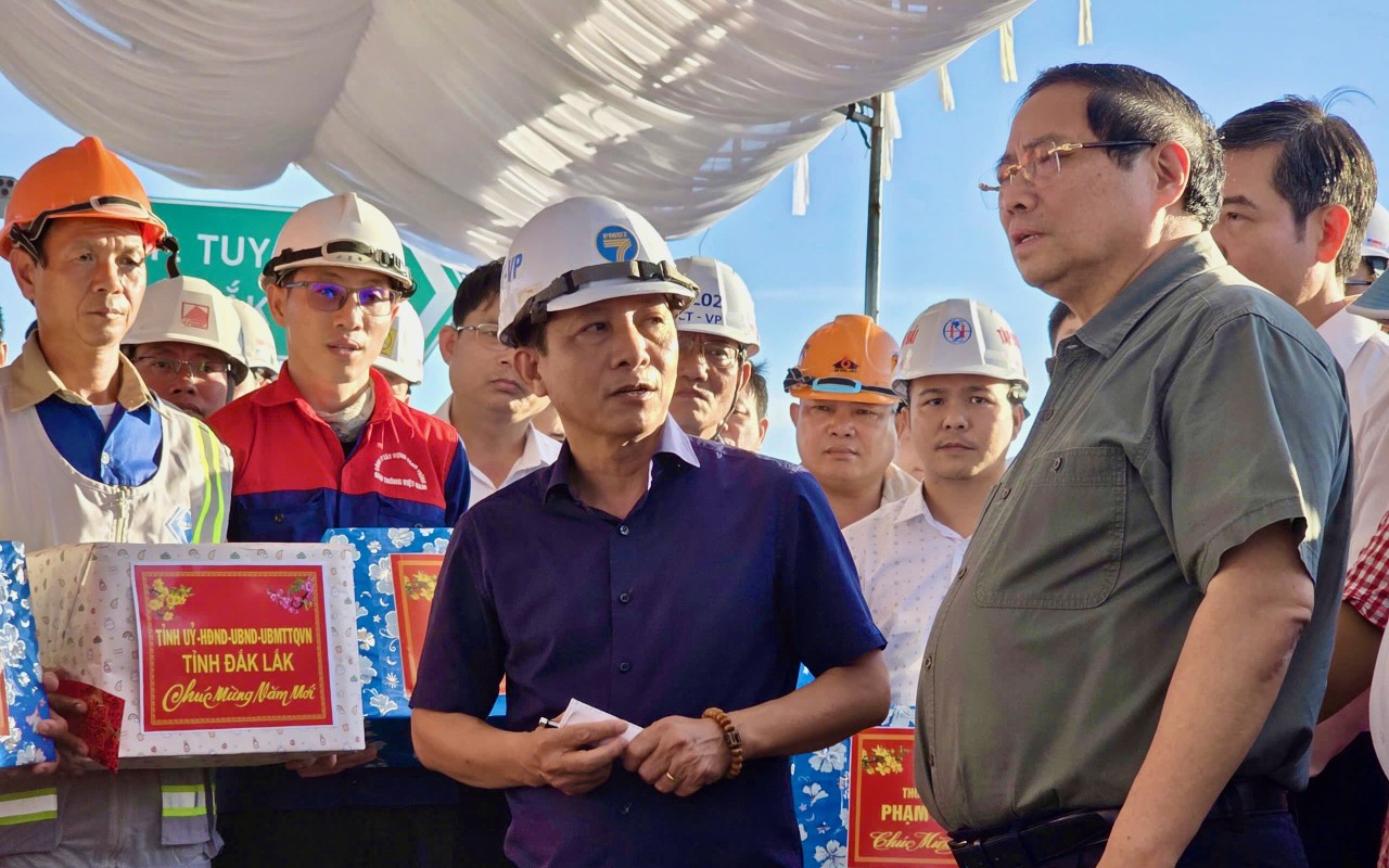 Thủ tướng kiểm tra tiến độ cao tốc Quy Nhơn - Chí Thạnh - Vân Phong, chỉ đạo khẩn trương hoàn thành