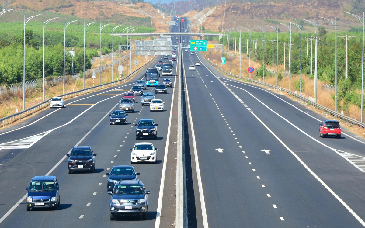 5 Tuyến Cao Tốc Bắc - Nam Thu Phí Từ Đêm 2/3/2026, Mức Phí Cao Nhất 1.300 Đồng/Km