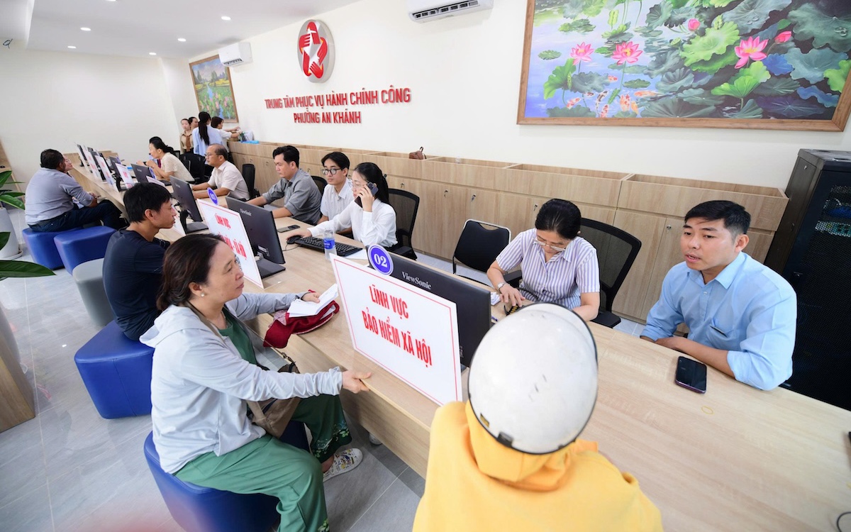 Bộ Nội vụ giải đáp điều kiện tiếp nhận công chức theo Nghị định 170