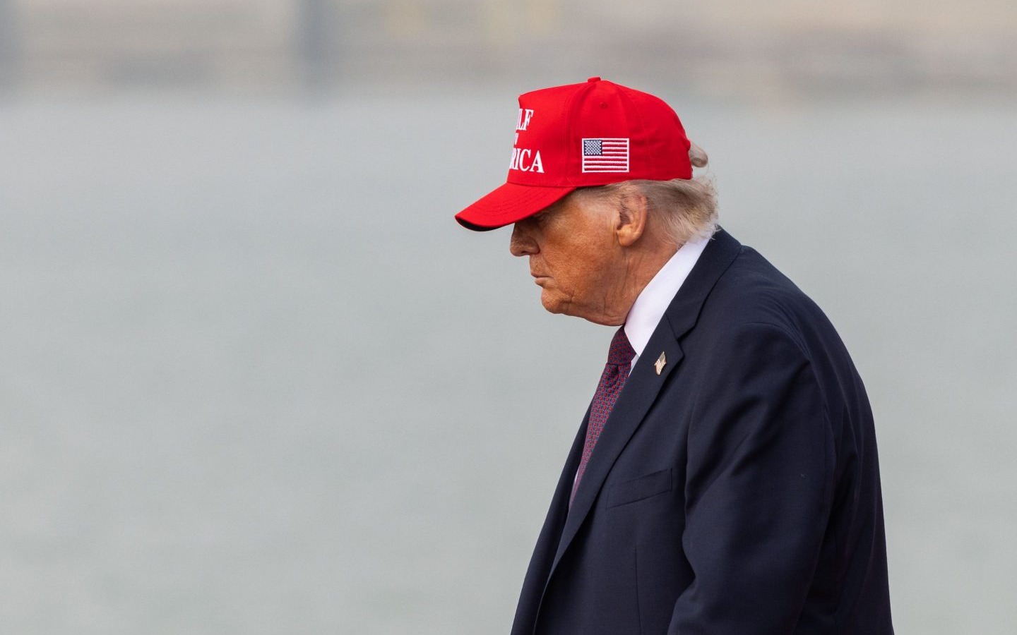 Khảo sát Mỹ: 27% ủng hộ tấn công Iran, 56% cho rằng Trump quá sẵn sàng dùng quân sự