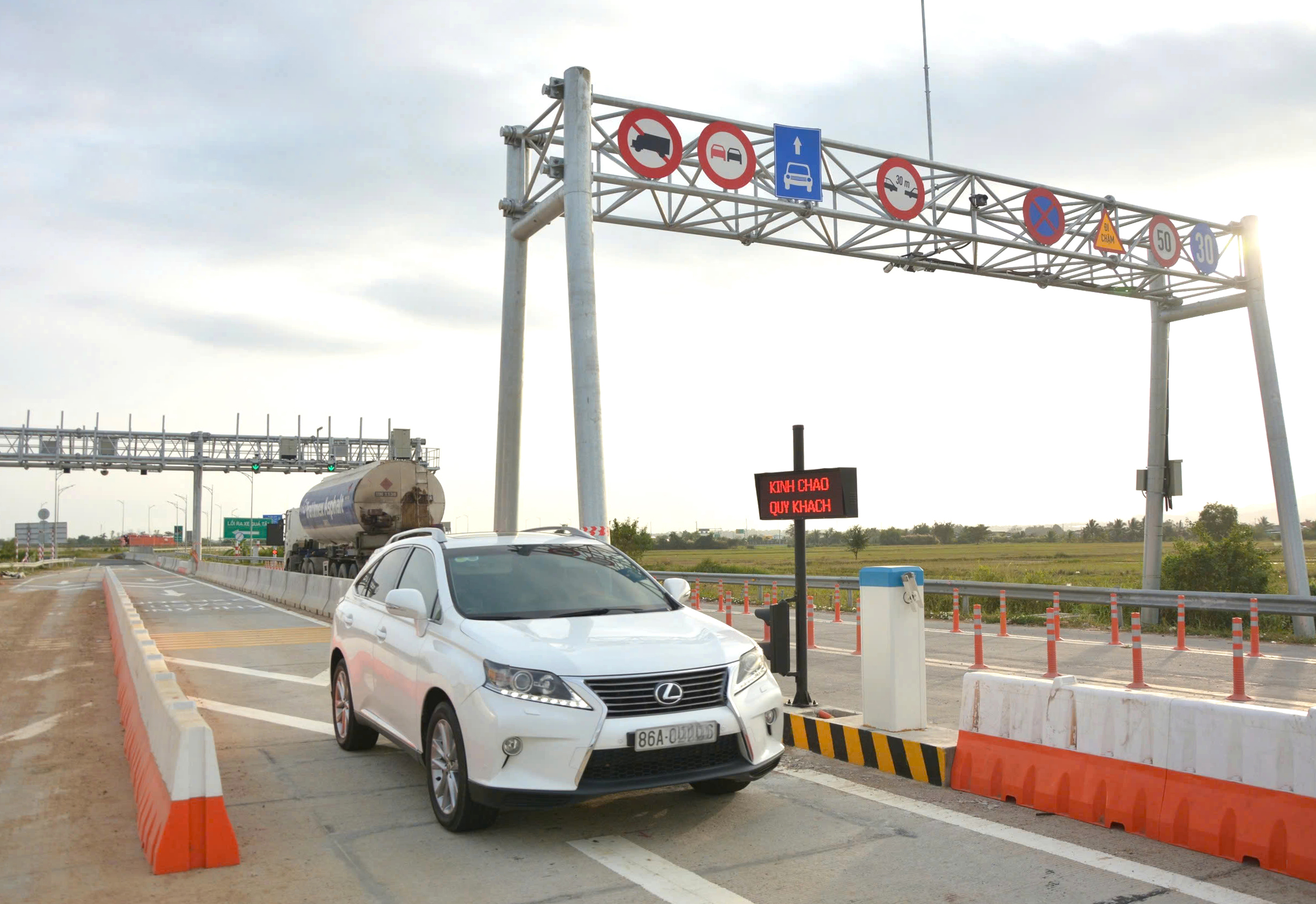 thu phí cao tốc - Ảnh 1.