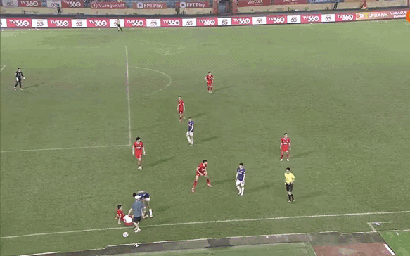 Ngoại binh Hà Nội bị thẻ đỏ vì hành vi thiếu fair play trong trận derby thủ đô