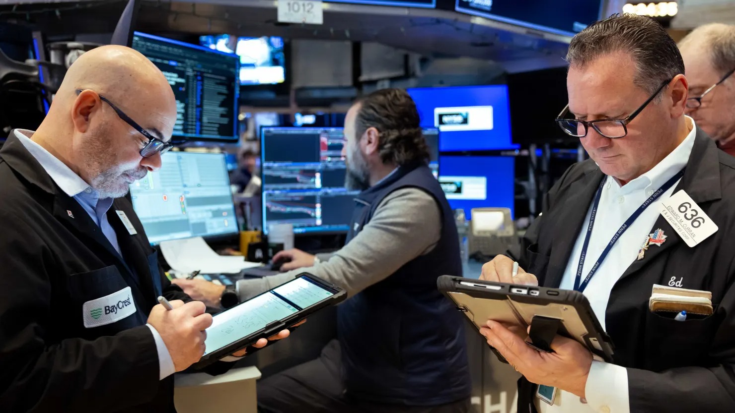 Chiến sự Trung Đông ngày thứ 12: Giá dầu hạ nhiệt, chứng khoán phục hồi - Ảnh 1.