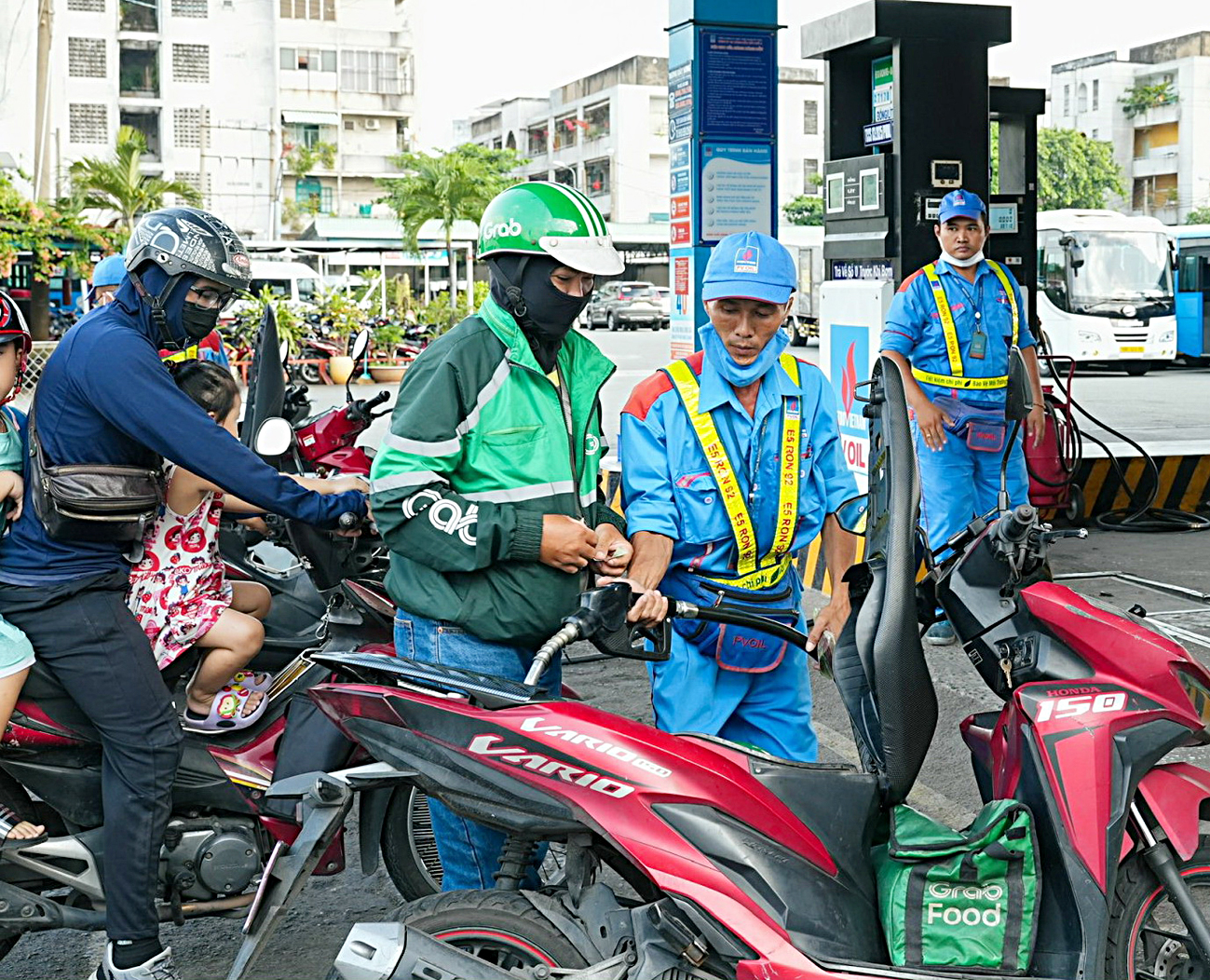 Ứng phó giá xăng dầu: Sớm thiết kế gói hỗ trợ nền kinh tế - Ảnh 5.