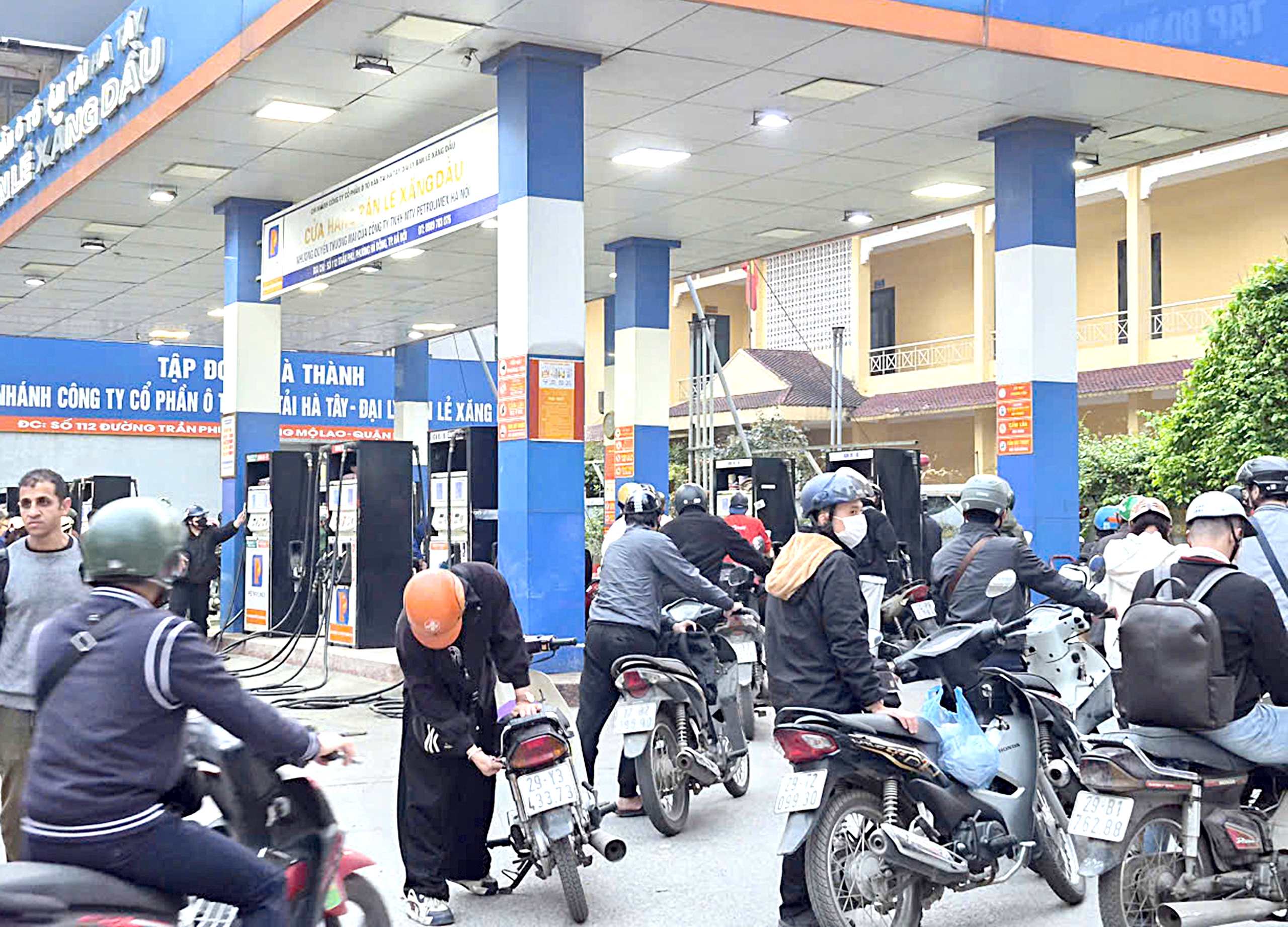 Ứng phó giá xăng dầu: Sớm thiết kế gói hỗ trợ nền kinh tế - Ảnh 4.