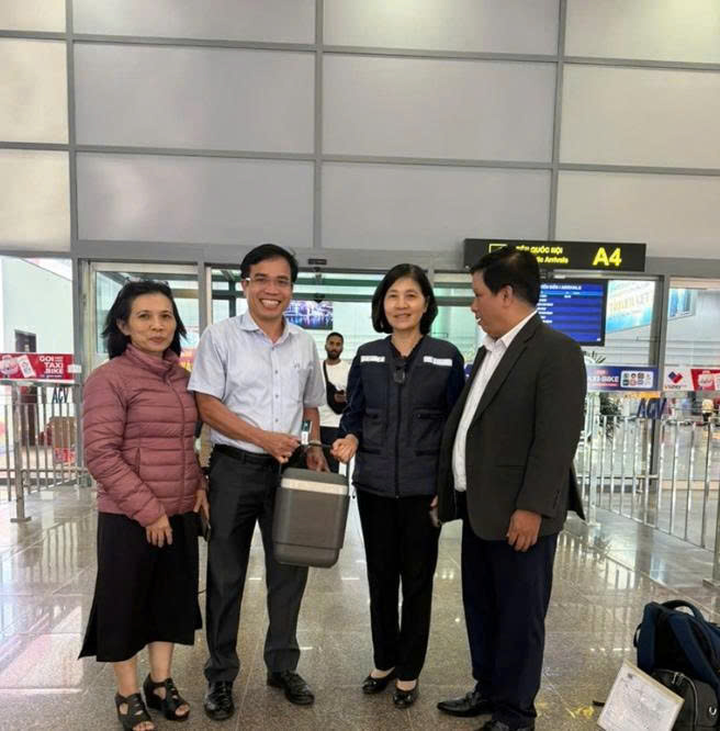 Chạy đua thời gian đưa thuốc hiếm trị botulinum về Đà Nẵng kịp cứu bệnh nhi ngộ độc - Ảnh 4.