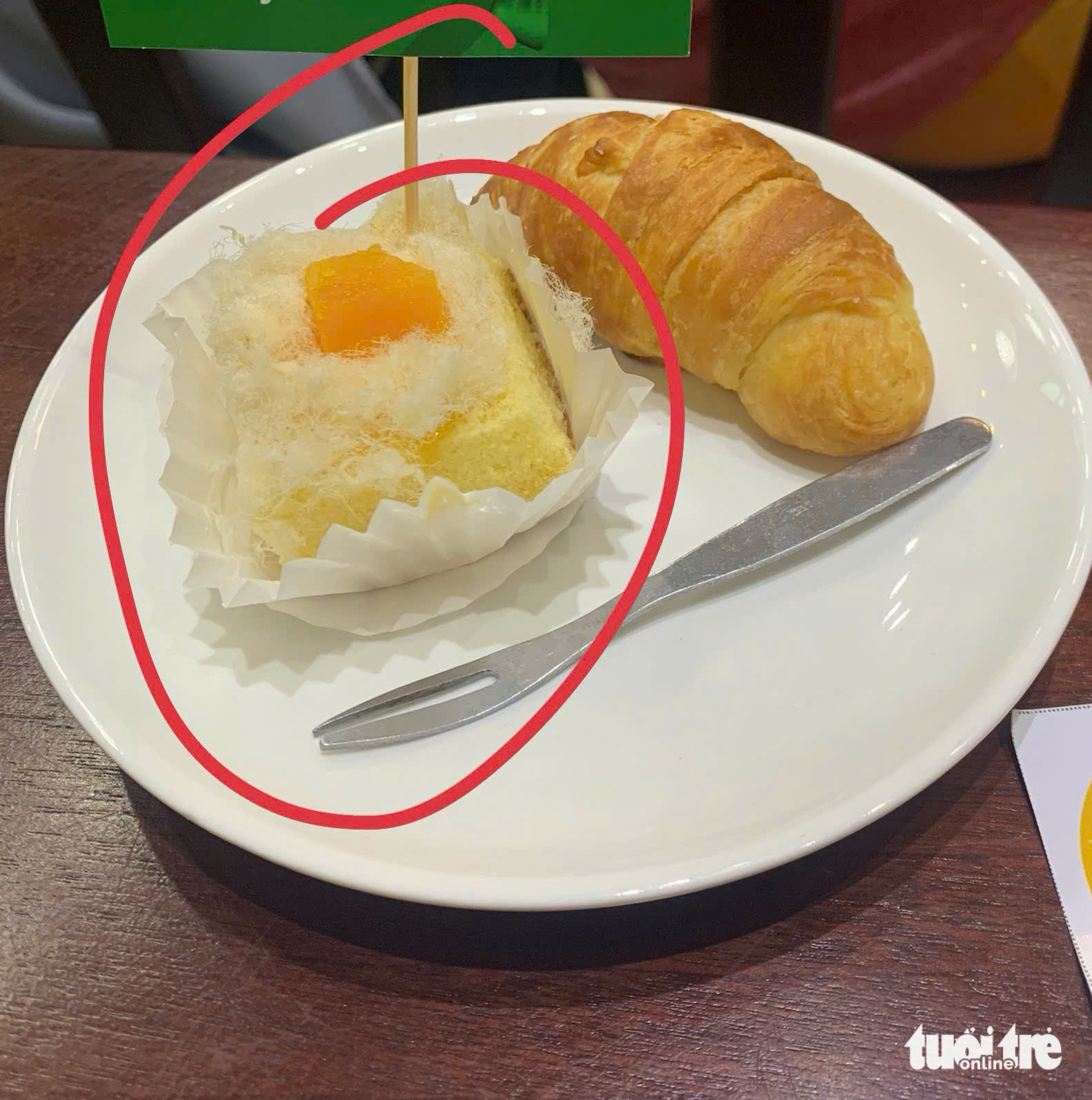 Tạm đình chỉ hoạt động cơ sở cung cấp bánh kem làm 63 người ngộ độc - Ảnh 3.