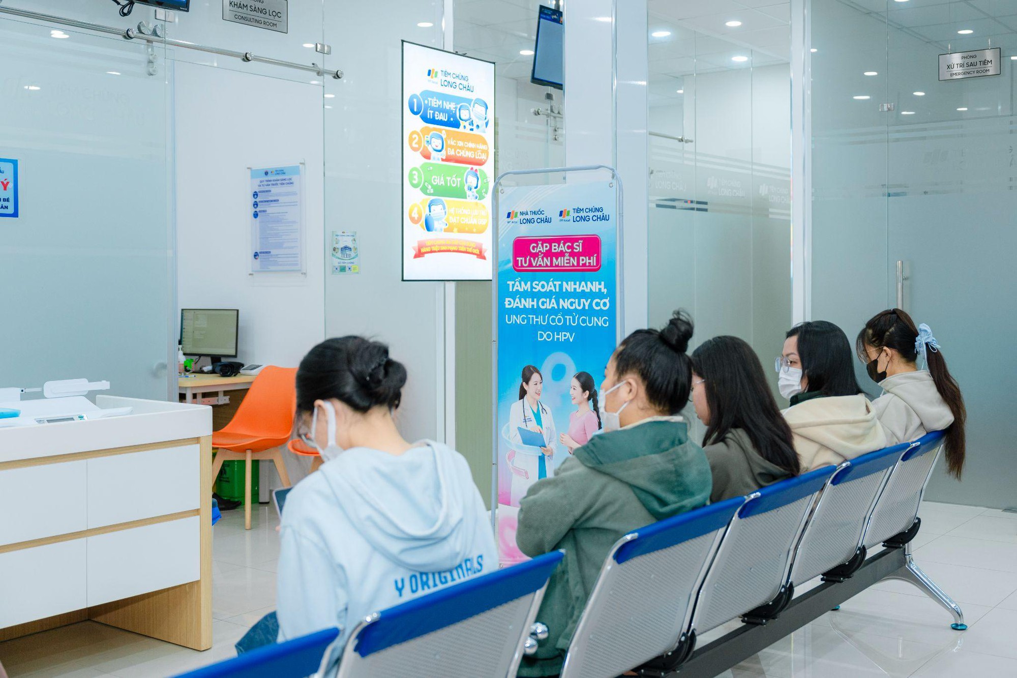 Chặn nguy cơ ung thư cổ tử cung từ sớm: Long Châu tầm soát HPV miễn phí cho cộng đồng - Ảnh 2.