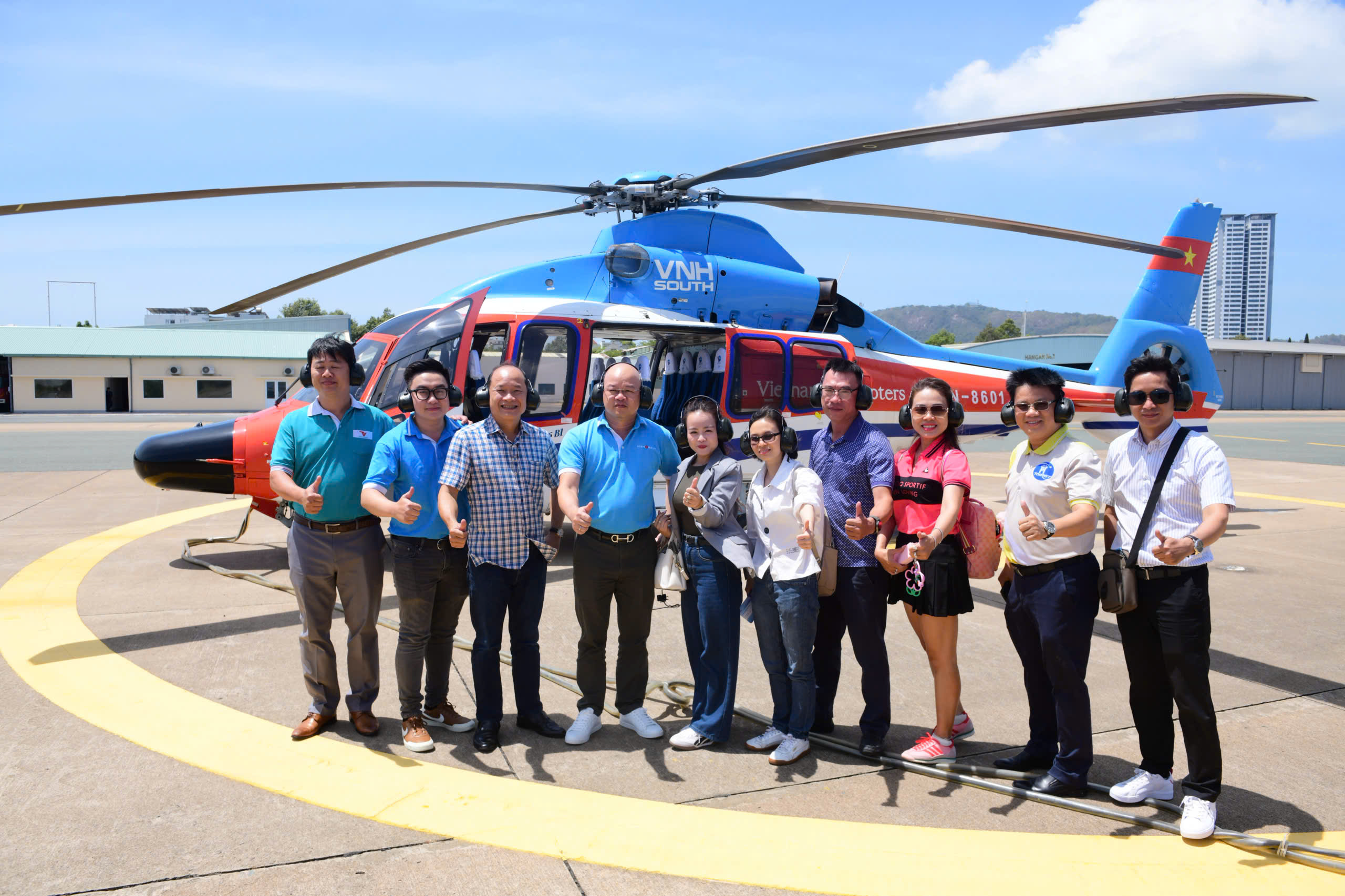 Ho Chi Minh City resumes helicopter sightseeing tours - Ảnh 10.