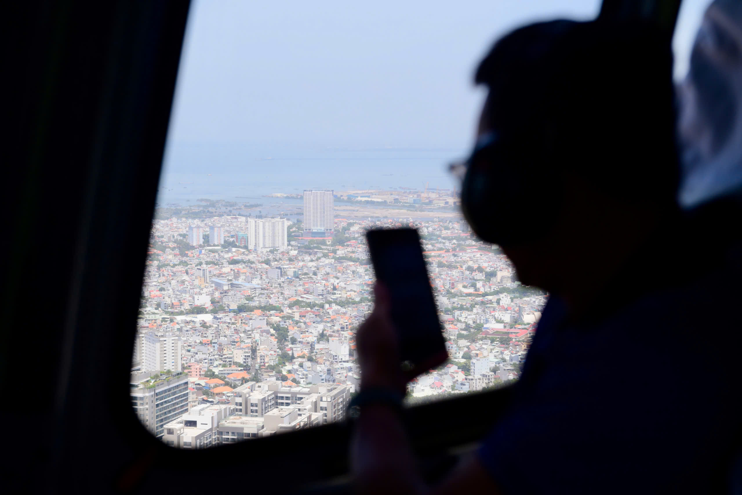 Ho Chi Minh City resumes helicopter sightseeing tours - Ảnh 4.