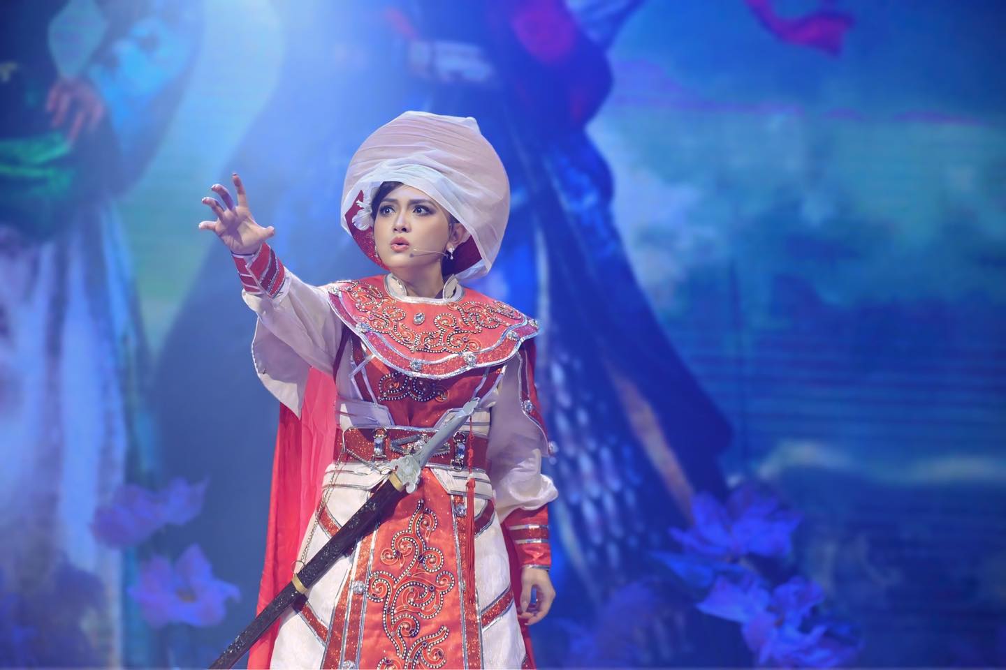 Bùm Bum đừng nghĩ mình là cháu cố nghệ sĩ Vũ Linh nên muốn diễn sao cũng được - Ảnh 2. Bùm Bum - Ảnh 2.