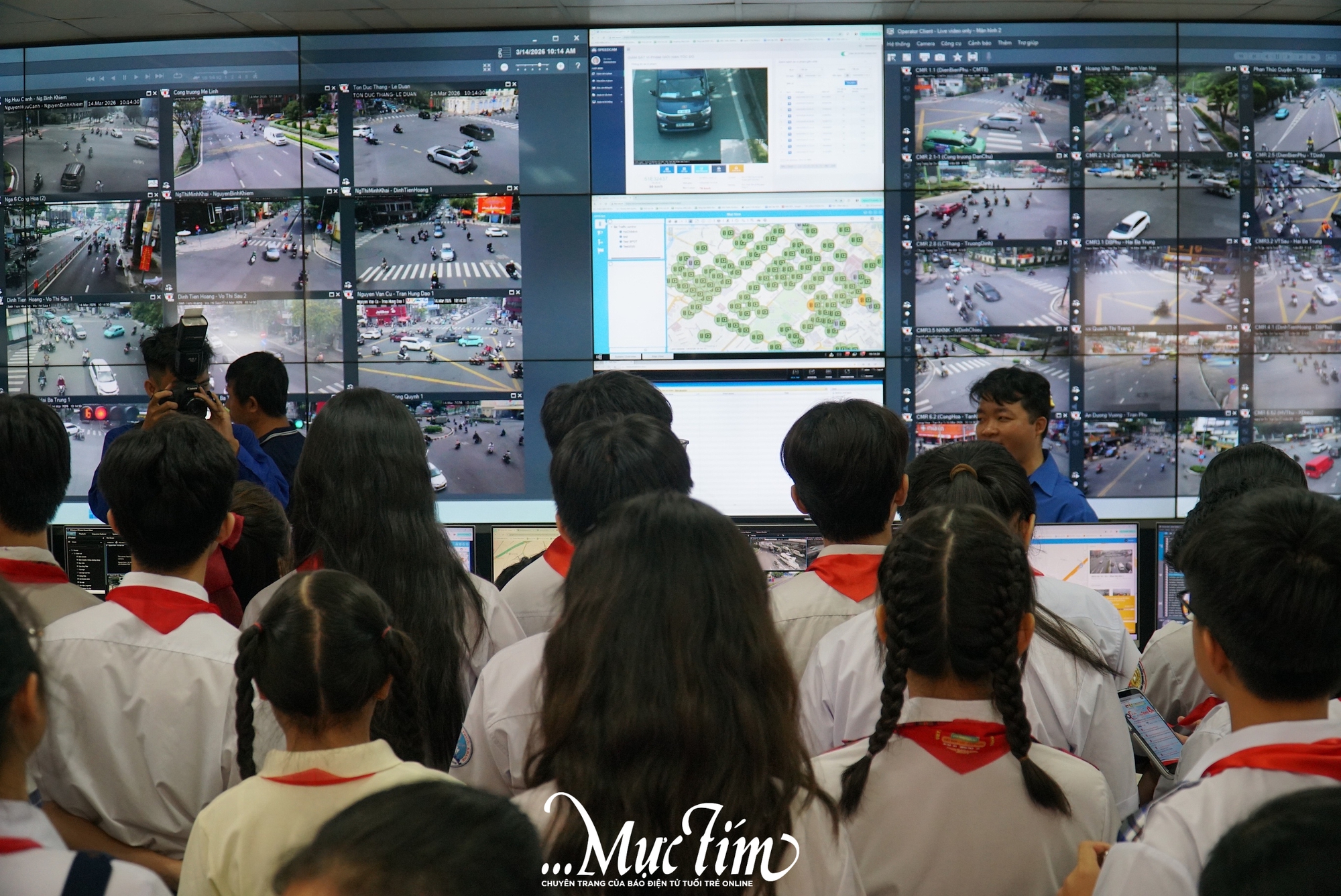 Thiếu nhi TP.HCM khám phá "bộ não" điều hành điện và giao thông đô thị- Ảnh 5. Thiếu nhi TP.HCM khám phá "bộ não" điều hành điện và giao thông đô thị- Ảnh 5.