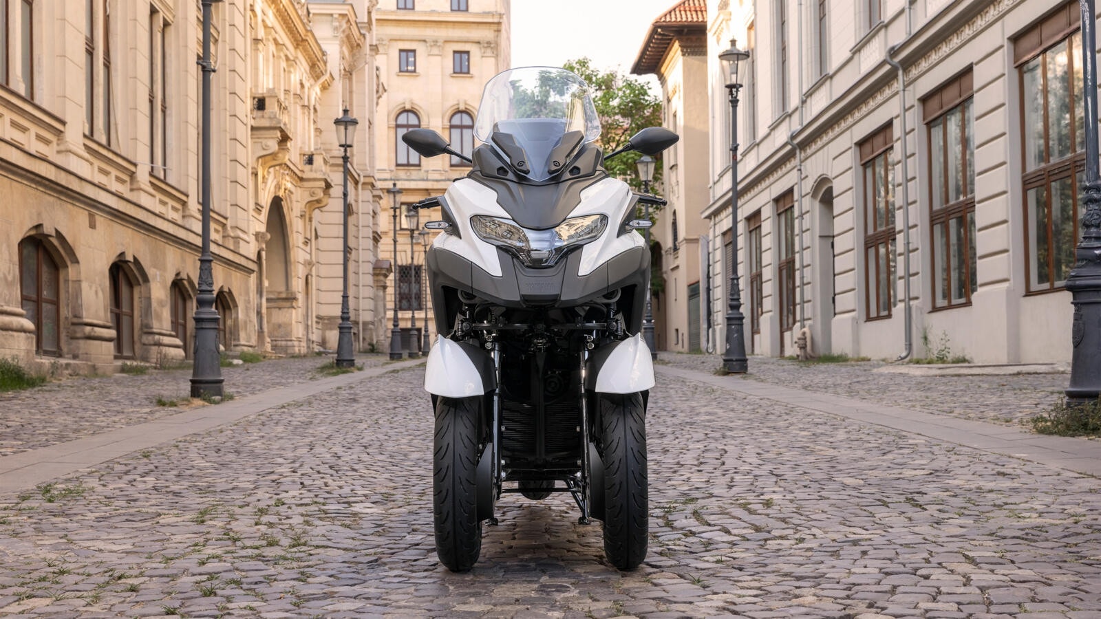 Yamaha Tricity 300 2026: Túi Khí Cho Người Lái Xe Máy - Công Nghệ An Toàn Mới