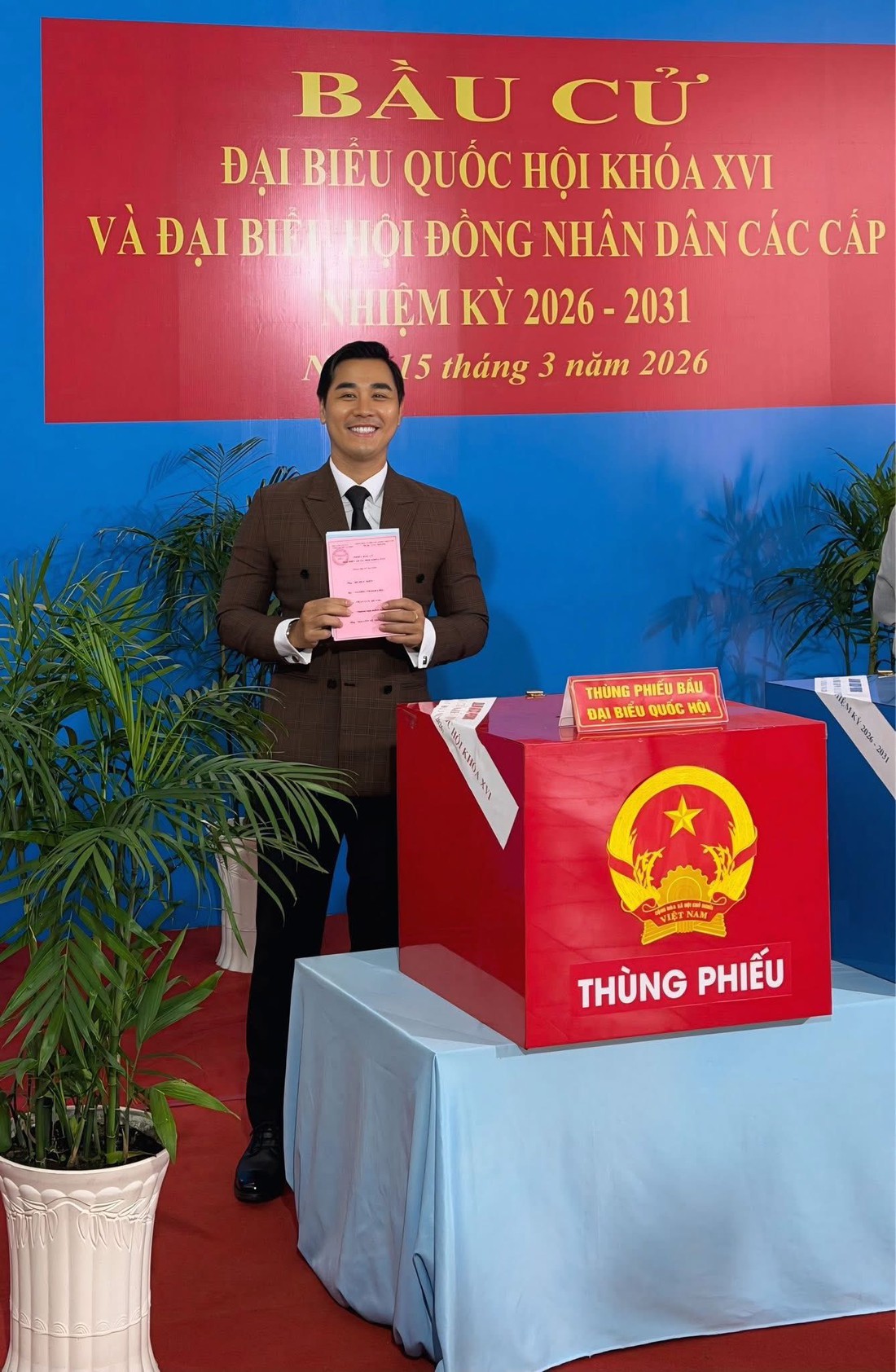 Hoa hậu Bảo Ngọc, Thanh Thủy, nhạc sĩ Nguyễn Văn Chung cùng nhiều nghệ sĩ đi bầu cử- Ảnh 10. Hoa hậu Bảo Ngọc, Thanh Thủy, nhạc sĩ Nguyễn Văn Chung cùng nhiều nghệ sĩ đi bầu cử- Ảnh 10.