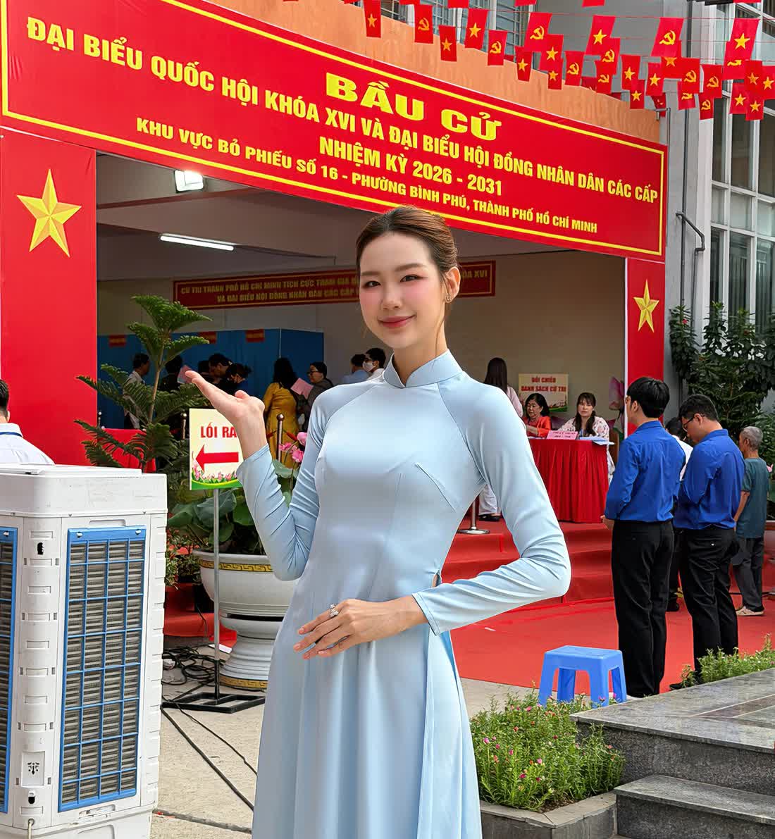 Hoa hậu Bảo Ngọc, Thanh Thủy, nhạc sĩ Nguyễn Văn Chung cùng nhiều nghệ sĩ đi bầu cử- Ảnh 4. Hoa hậu Bảo Ngọc, Thanh Thủy, nhạc sĩ Nguyễn Văn Chung cùng nhiều nghệ sĩ đi bầu cử- Ảnh 4.